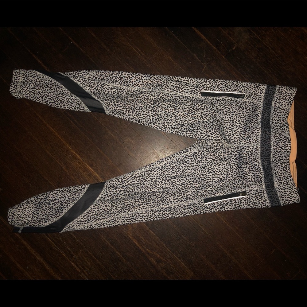 Black & white print lululemon full length pant